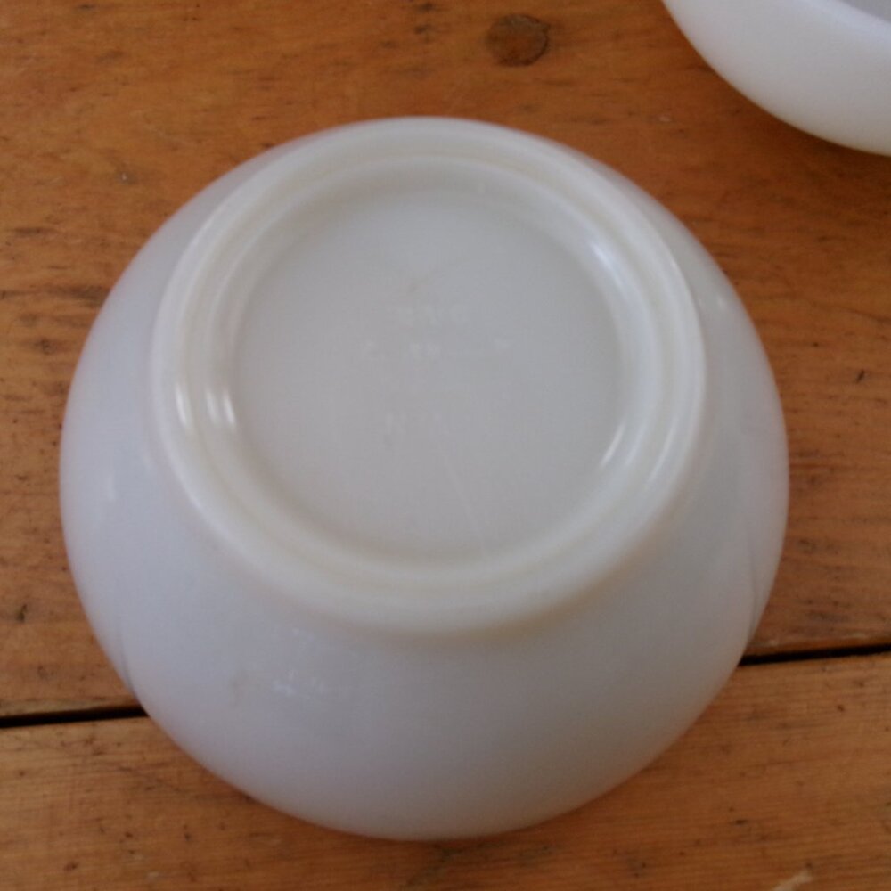 vtg lot of 4 milkglass fireking anchor hocking MCM cereal bowls good - Picture 4 of 6